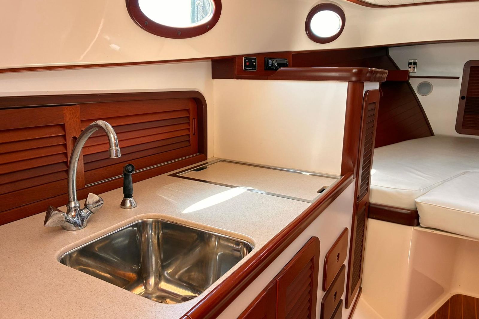 1995 Hinckley Picnic Boat 36 Classic BLUE MOON — photo 10