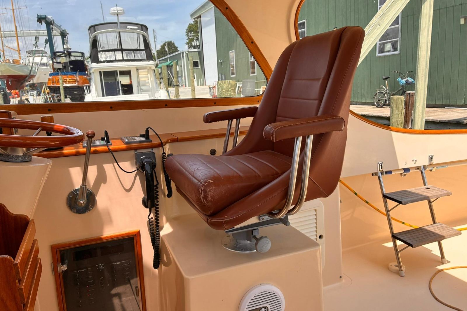 1995 Hinckley Picnic Boat 36 Classic BLUE MOON — photo 14