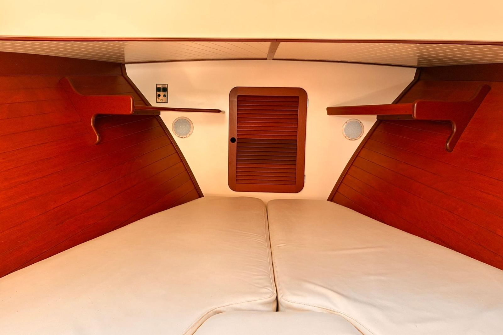 1995 Hinckley Picnic Boat 36 Classic BLUE MOON — photo 18