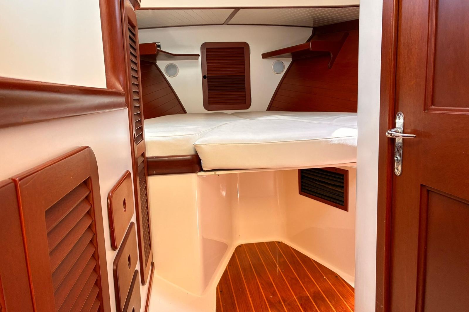 1995 Hinckley Picnic Boat 36 Classic BLUE MOON — photo 19
