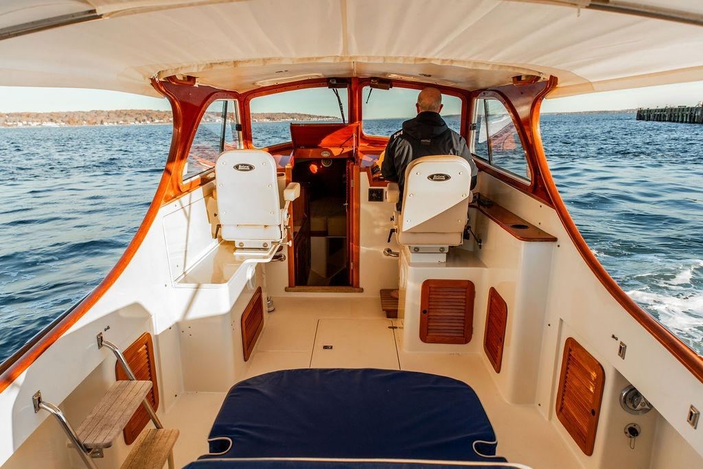 2000 Hinckley Picnic Boat 36 Classic DROWSY MAGGIE — photo 8