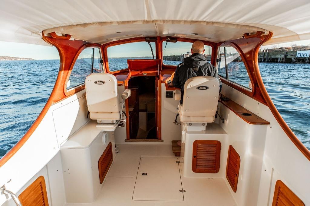 2000 Hinckley Picnic Boat 36 Classic DROWSY MAGGIE — photo 10