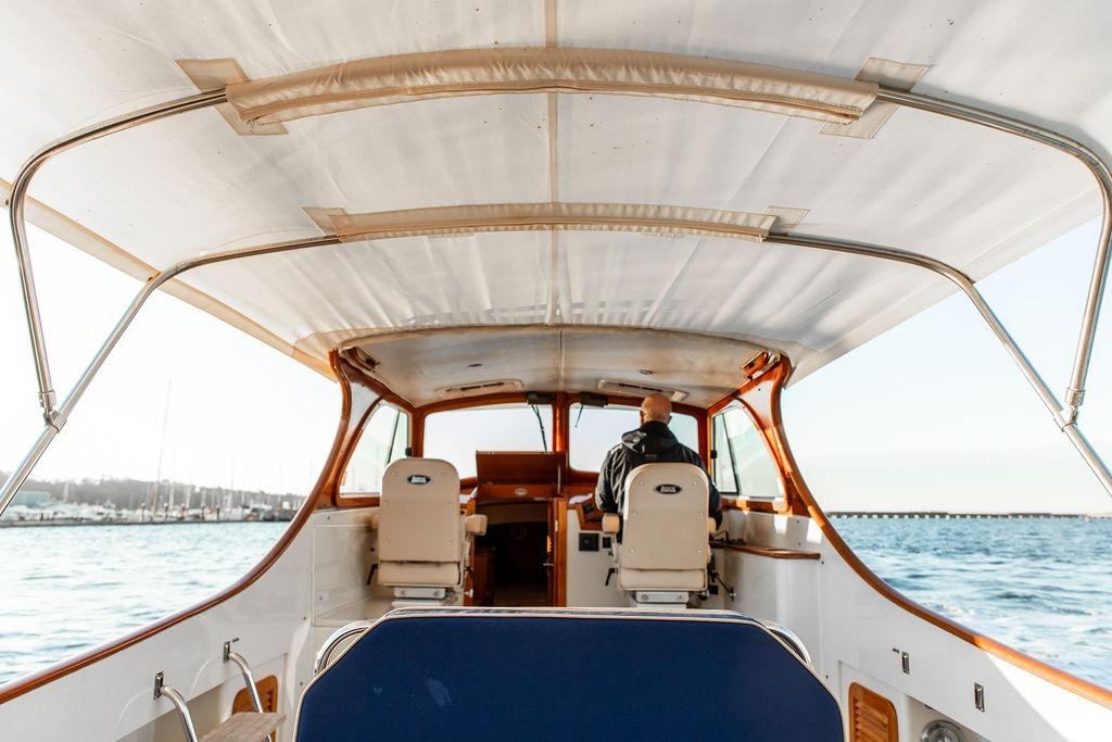 2000 Hinckley Picnic Boat 36 Classic DROWSY MAGGIE — photo 11