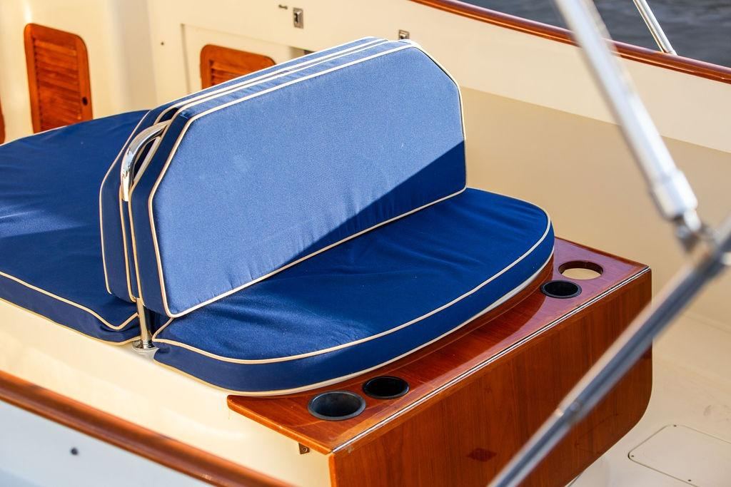 2000 Hinckley Picnic Boat 36 Classic DROWSY MAGGIE — photo 16