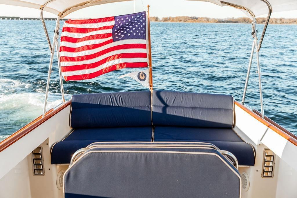 2000 Hinckley Picnic Boat 36 Classic DROWSY MAGGIE — photo 17