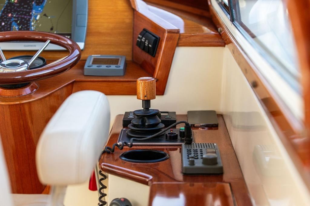 2000 Hinckley Picnic Boat 36 Classic DROWSY MAGGIE — photo 18