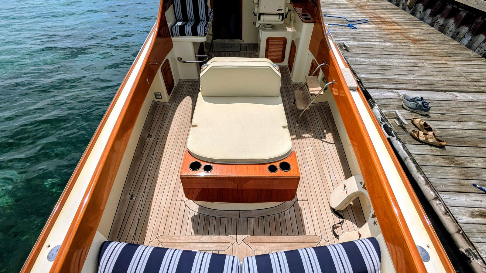 2000 Hinckley Picnic Boat 36 Classic LUNA — photo 3