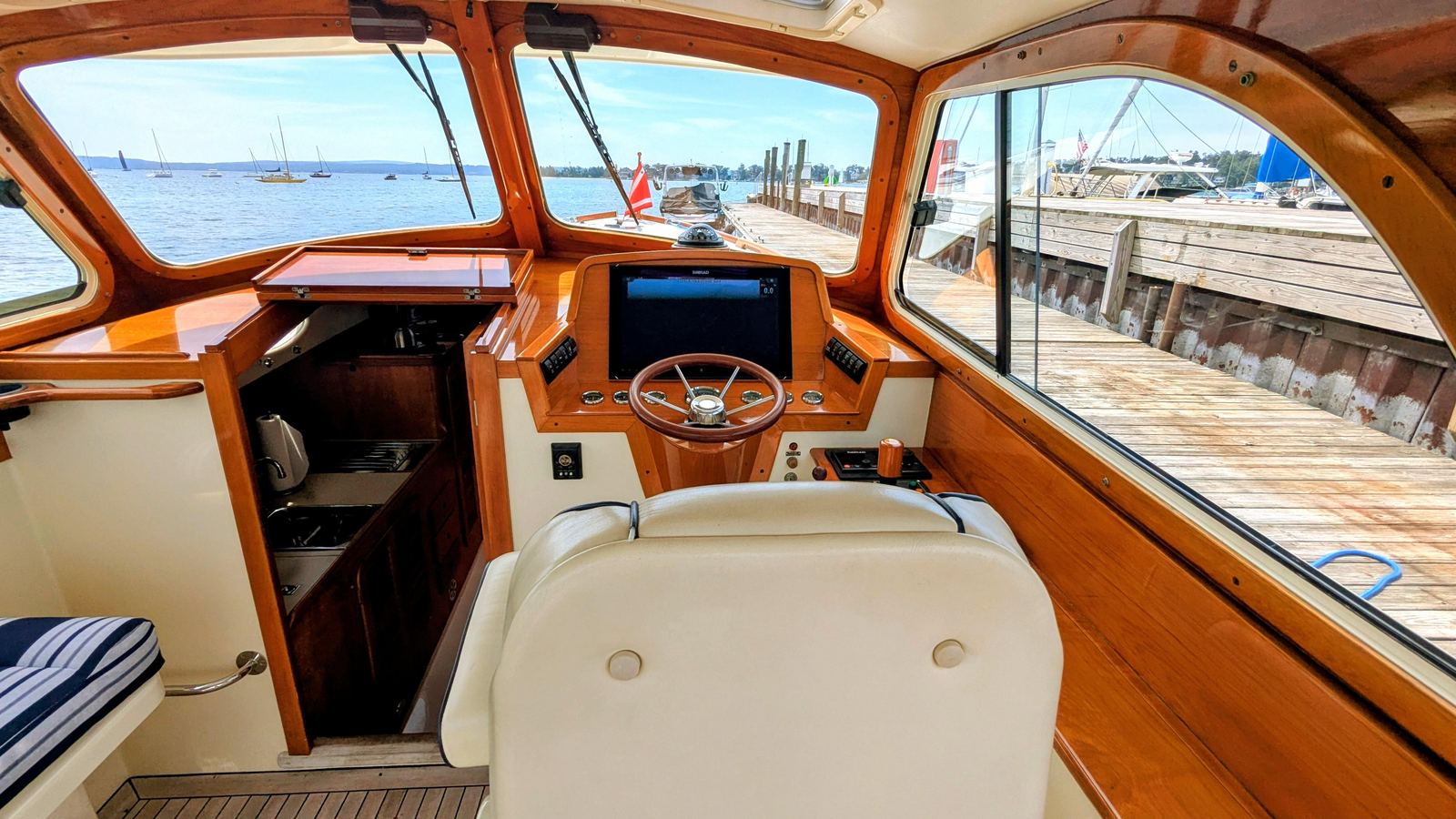 2000 Hinckley Picnic Boat 36 Classic LUNA — photo 4