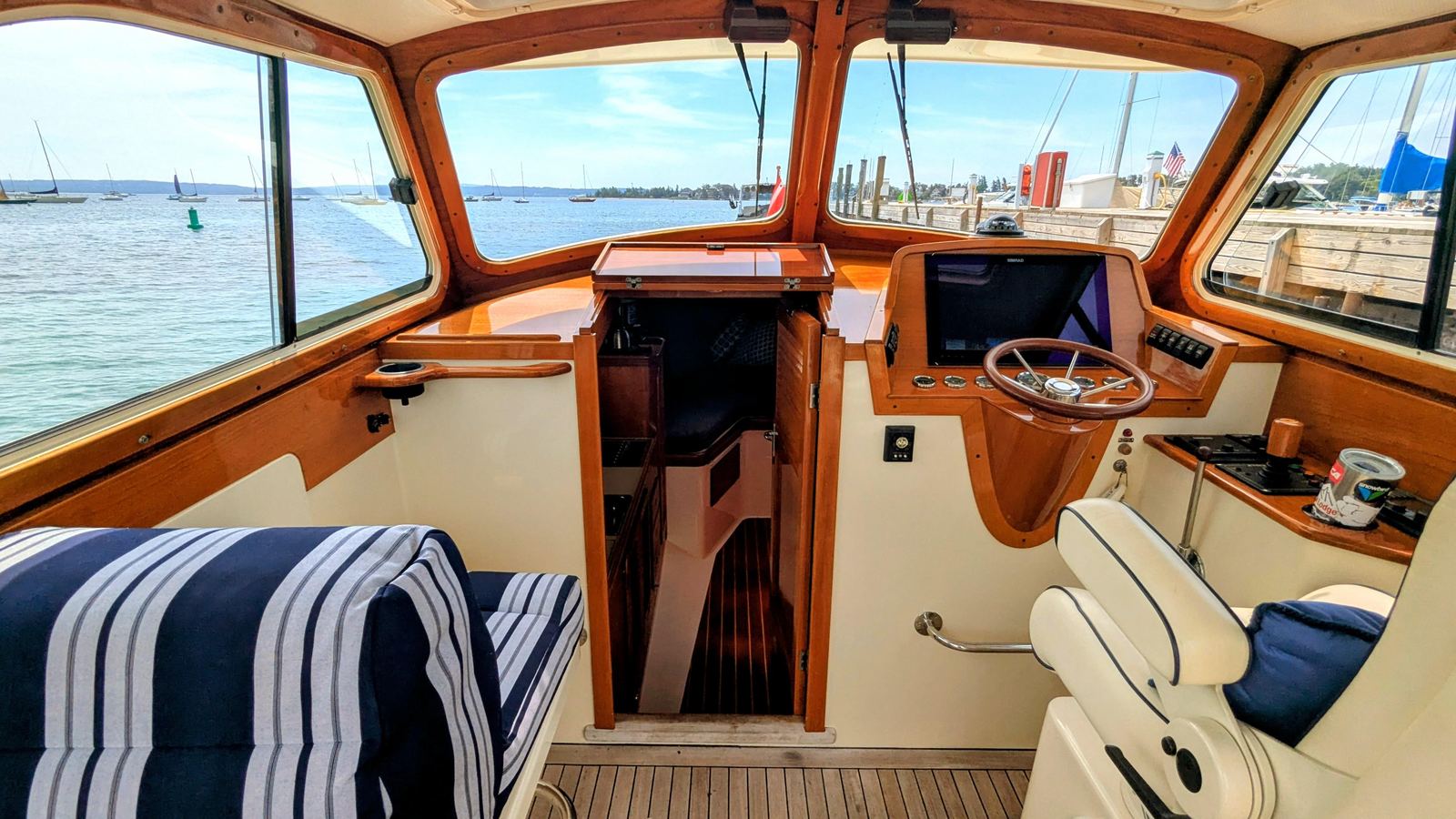 2000 Hinckley Picnic Boat 36 Classic LUNA — photo 6