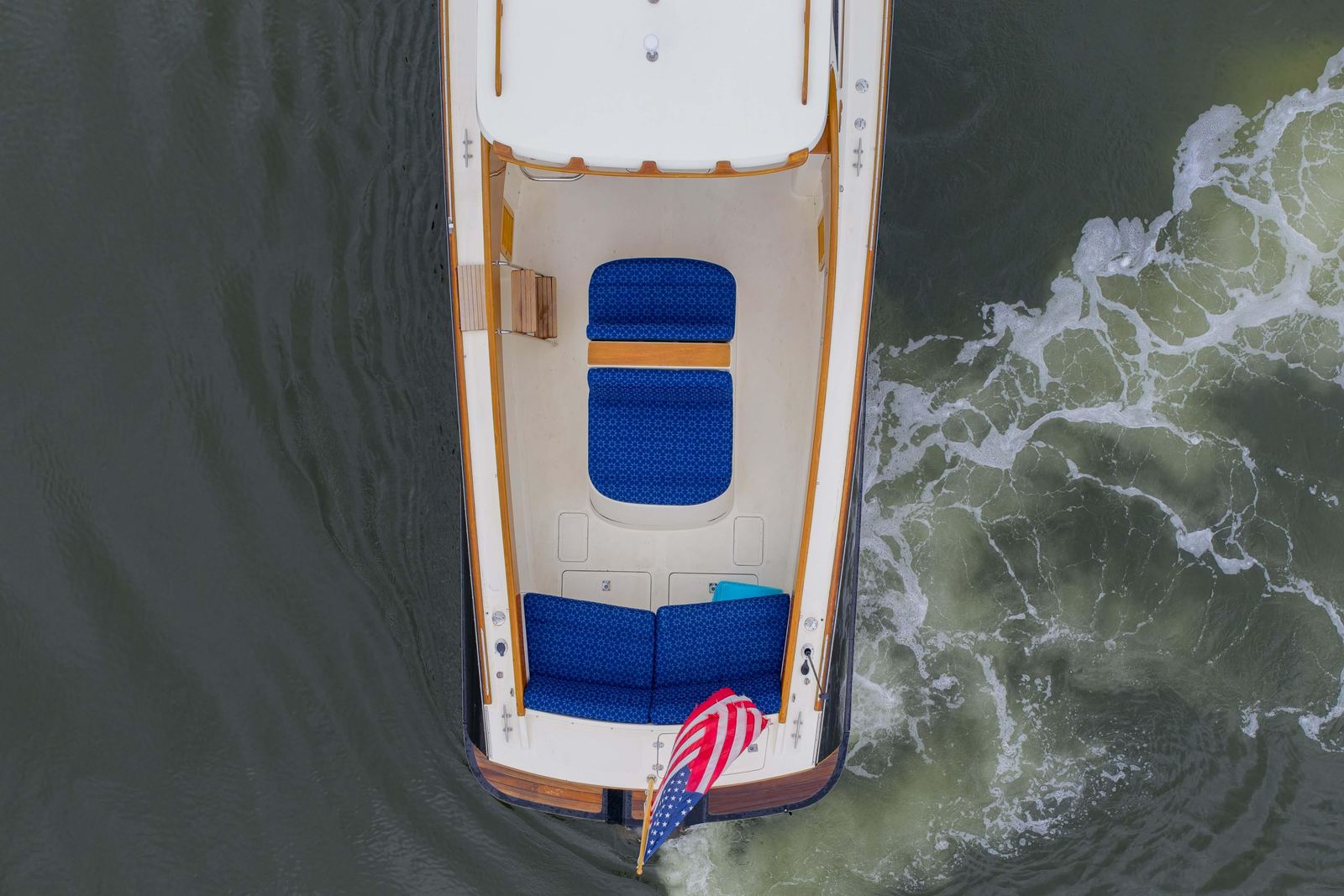 2000 Hinckley Picnic Boat 36 Classic WHIMBREL — photo 7