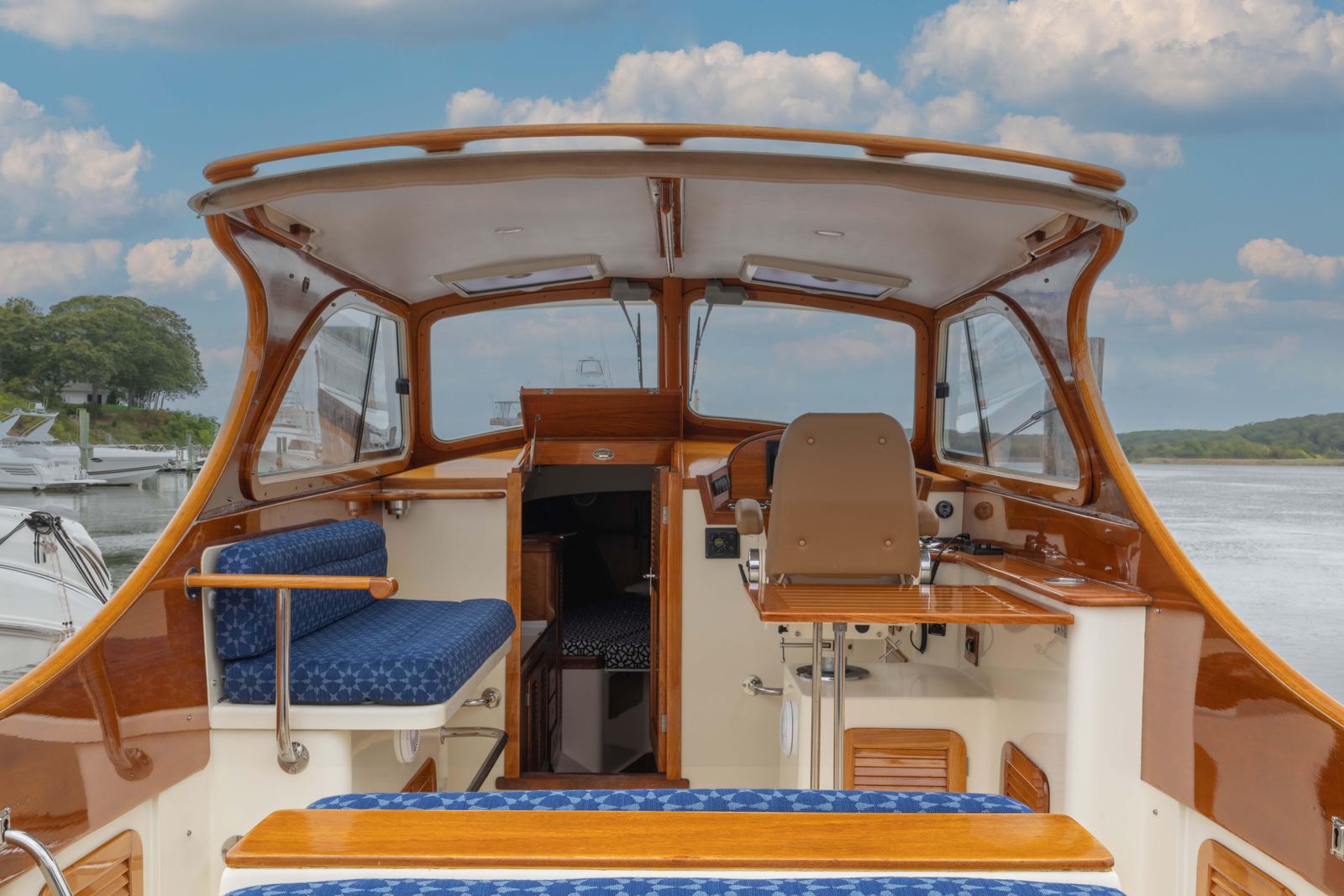 2000 Hinckley Picnic Boat 36 Classic WHIMBREL — photo 10