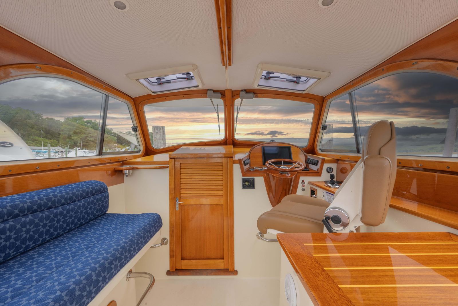 2000 Hinckley Picnic Boat 36 Classic WHIMBREL — photo 11