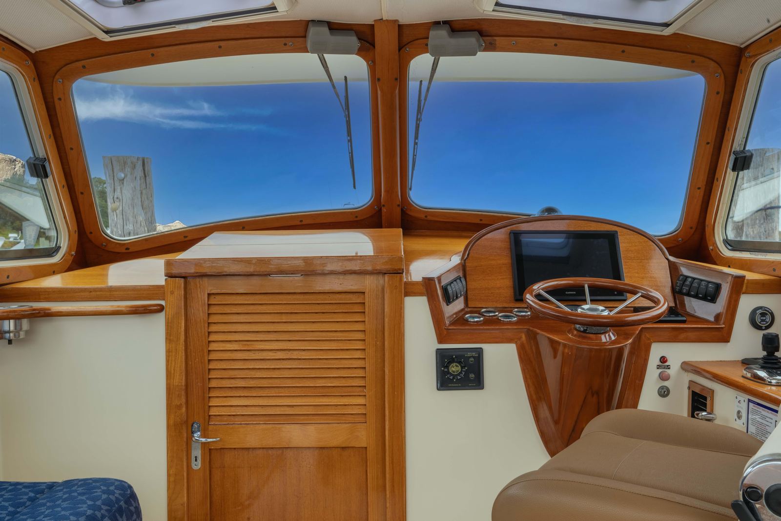 2000 Hinckley Picnic Boat 36 Classic WHIMBREL — photo 12