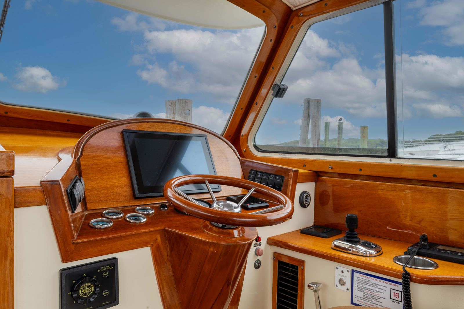 2000 Hinckley Picnic Boat 36 Classic WHIMBREL — photo 13