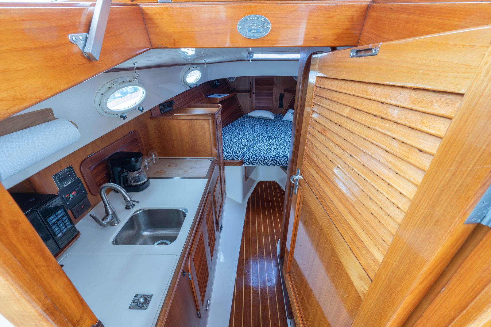 2000 Hinckley Picnic Boat 36 Classic WHIMBREL — photo 14