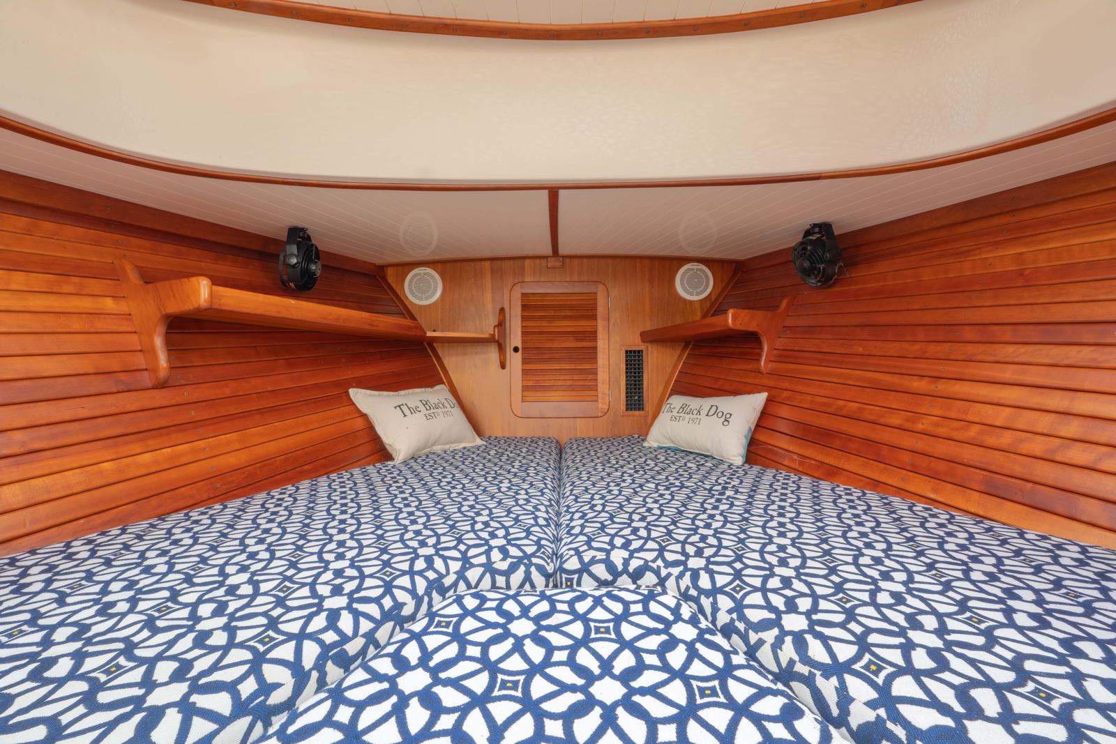 2000 Hinckley Picnic Boat 36 Classic WHIMBREL — photo 16
