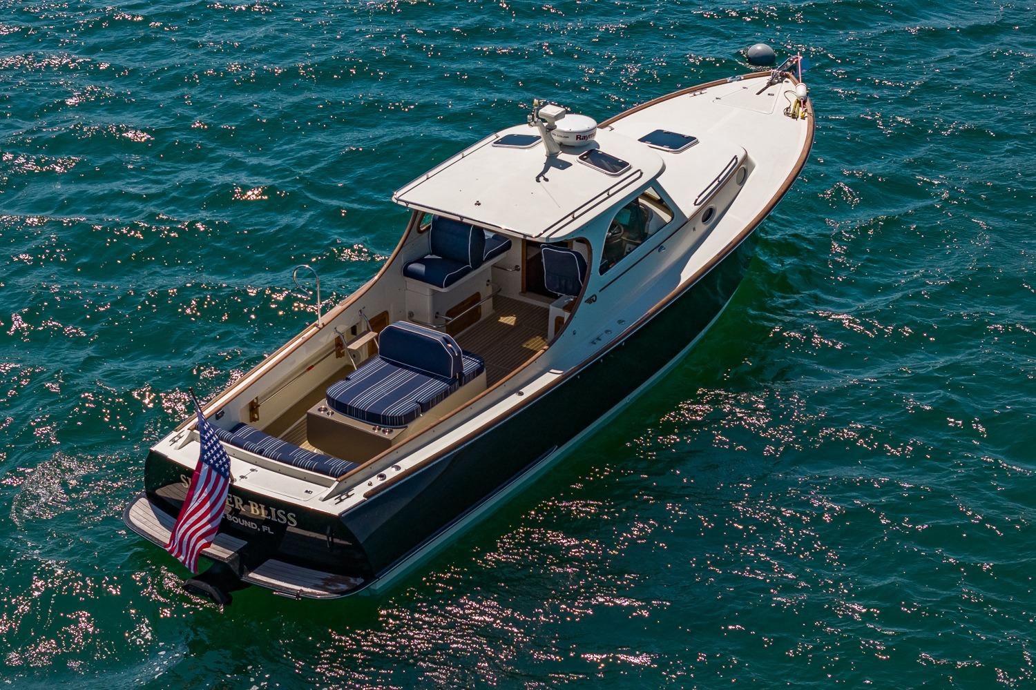 2001 Hinckley Picnic Boat 36 Classic SUMMER BLISS — photo 13