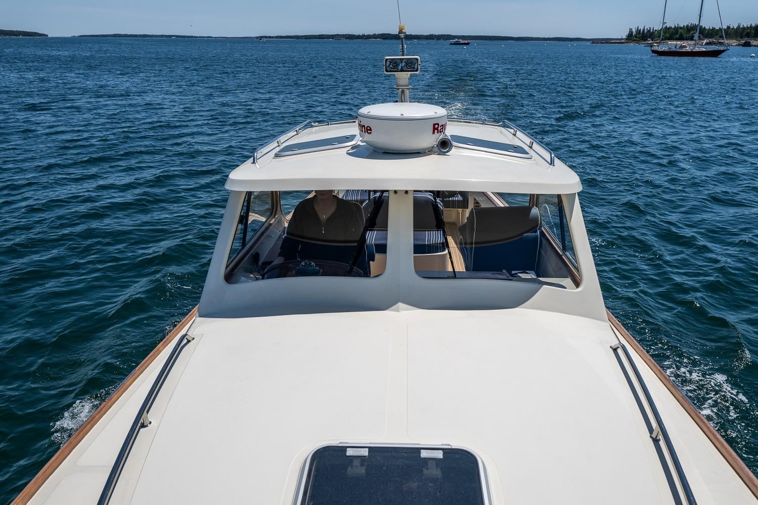 2001 Hinckley Picnic Boat 36 Classic SUMMER BLISS — photo 16