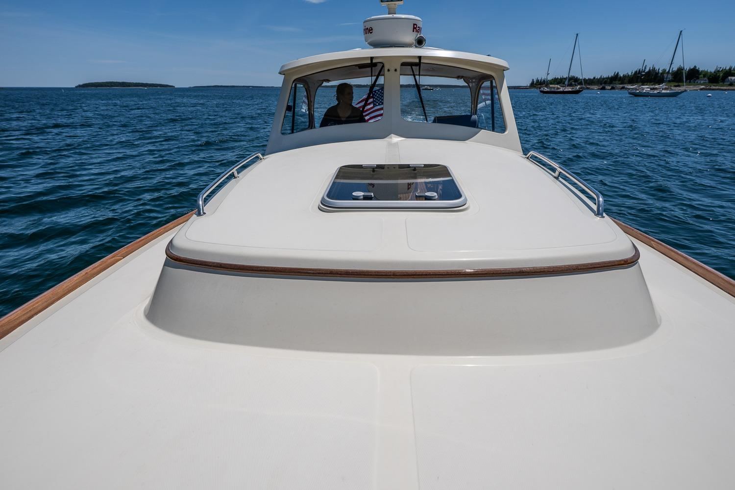 2001 Hinckley Picnic Boat 36 Classic SUMMER BLISS — photo 17