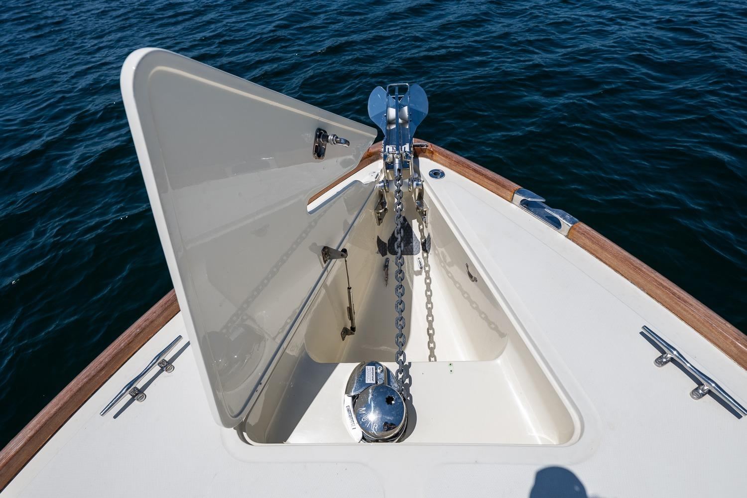 2001 Hinckley Picnic Boat 36 Classic SUMMER BLISS — photo 19