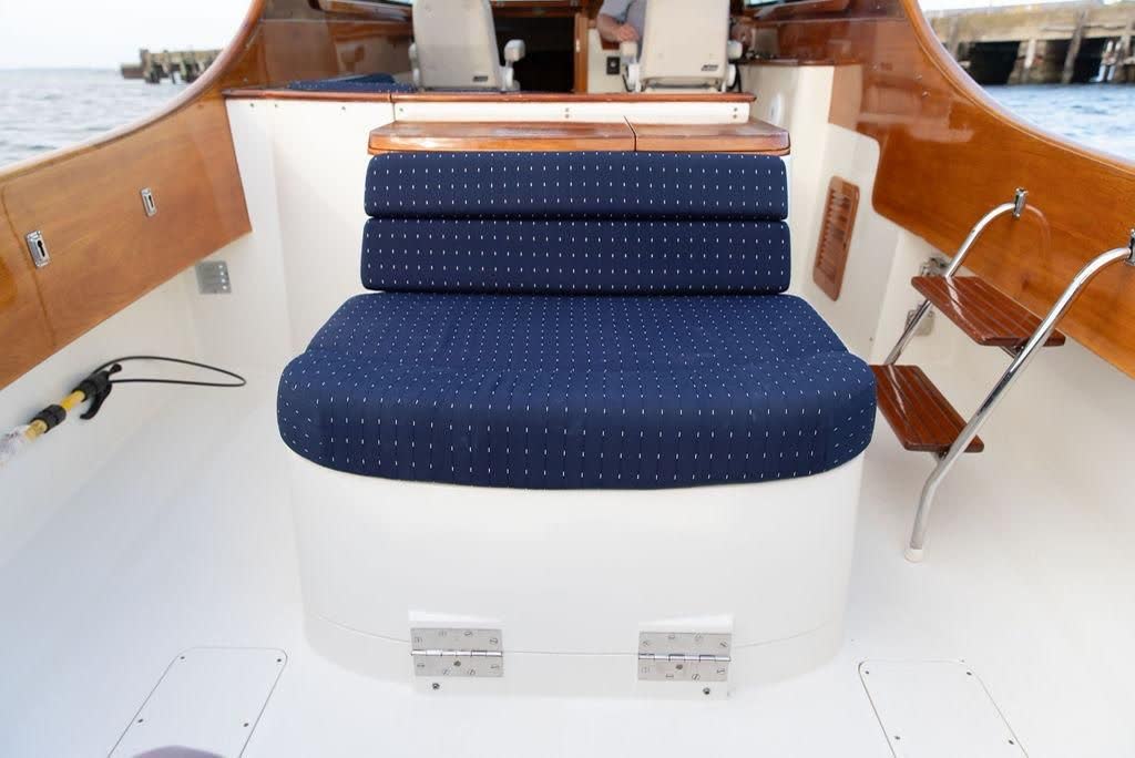 2004 Hinckley Picnic Boat 36 EP CHASER — photo 11