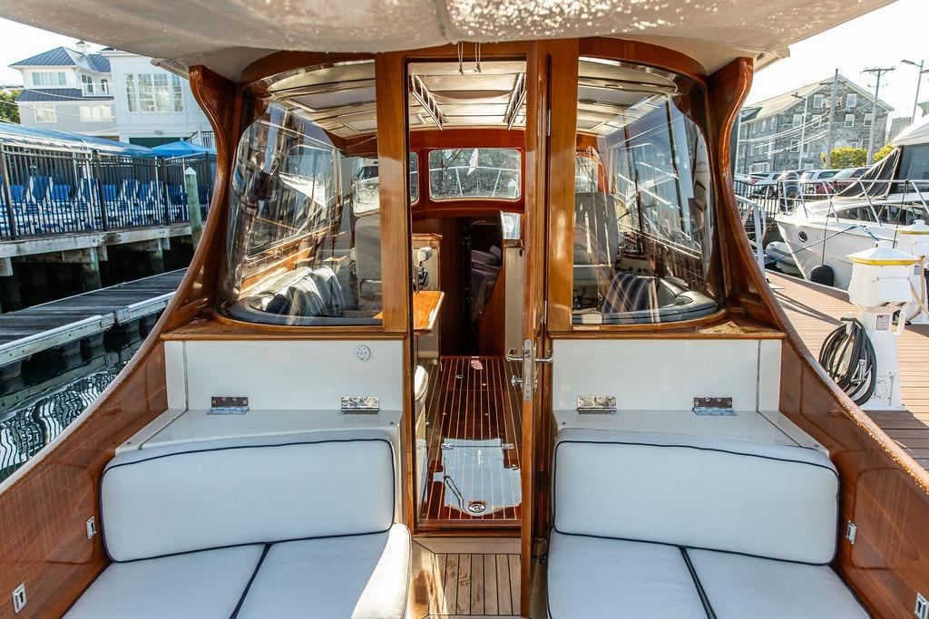 2005 Hinckley Talaria 44 MON AMOUR — photo 13
