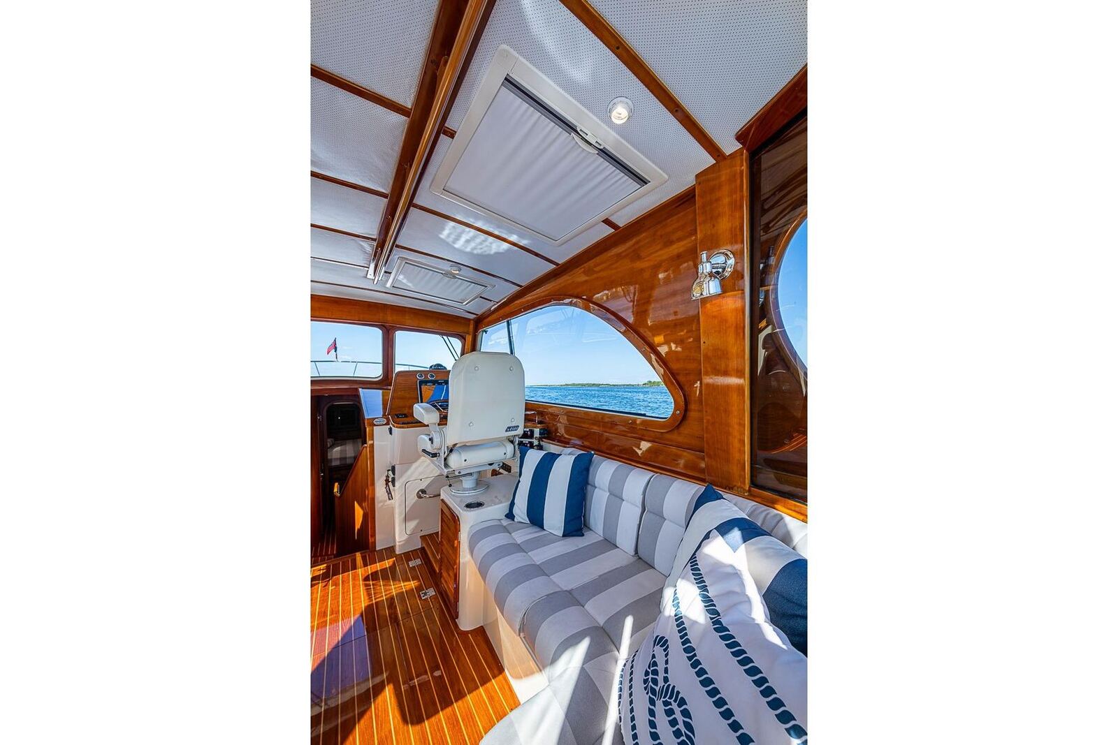 2008 Hinckley Talaria 44 SKYLARK — photo 18