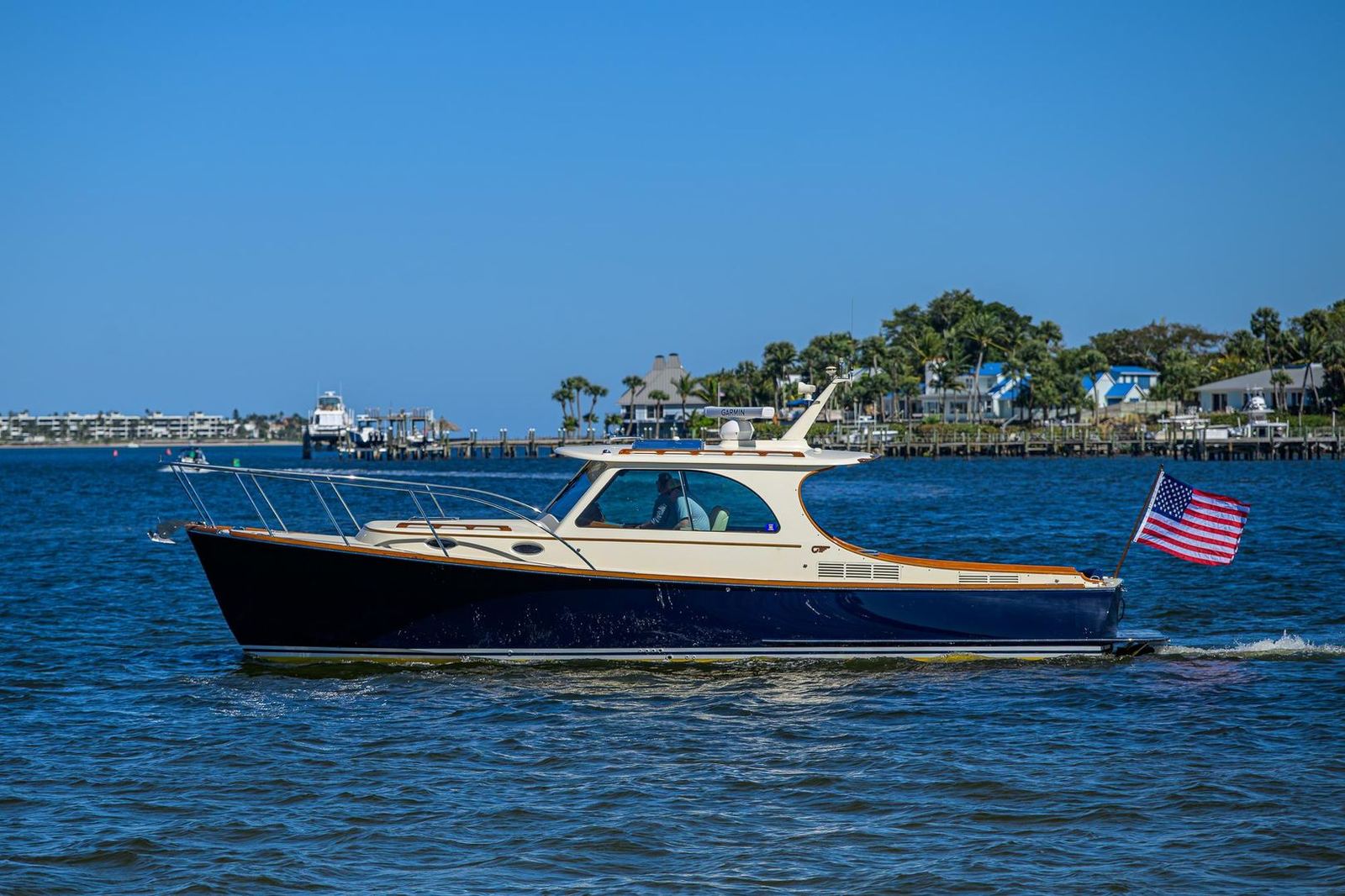 2010 Hinckley Picnic Boat 37 MKIII CARA MIA — photo 1