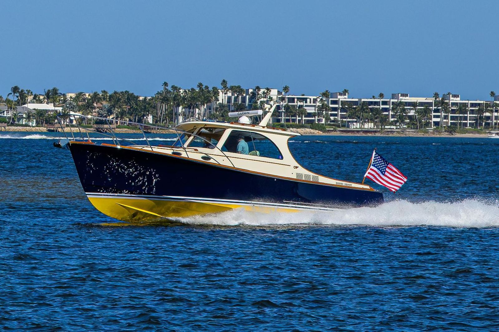 2010 Hinckley Picnic Boat 37 MKIII CARA MIA — photo 3