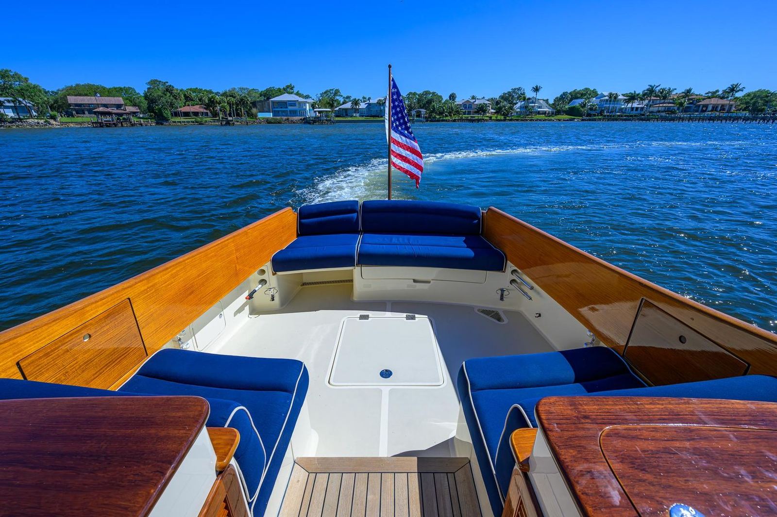 2010 Hinckley Picnic Boat 37 MKIII CARA MIA — photo 5