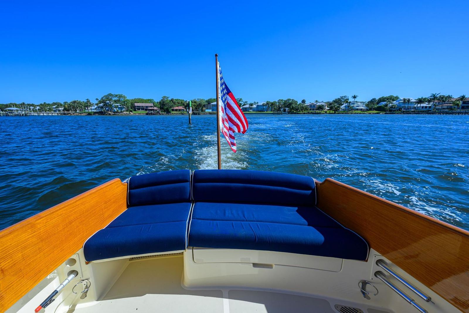 2010 Hinckley Picnic Boat 37 MKIII CARA MIA — photo 7