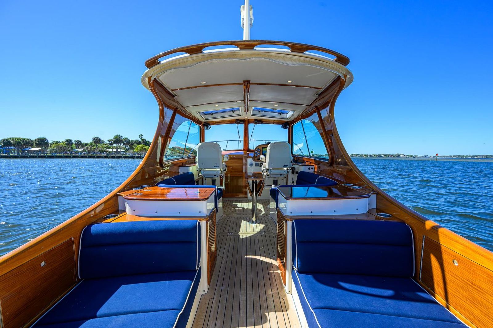 2010 Hinckley Picnic Boat 37 MKIII CARA MIA — photo 8