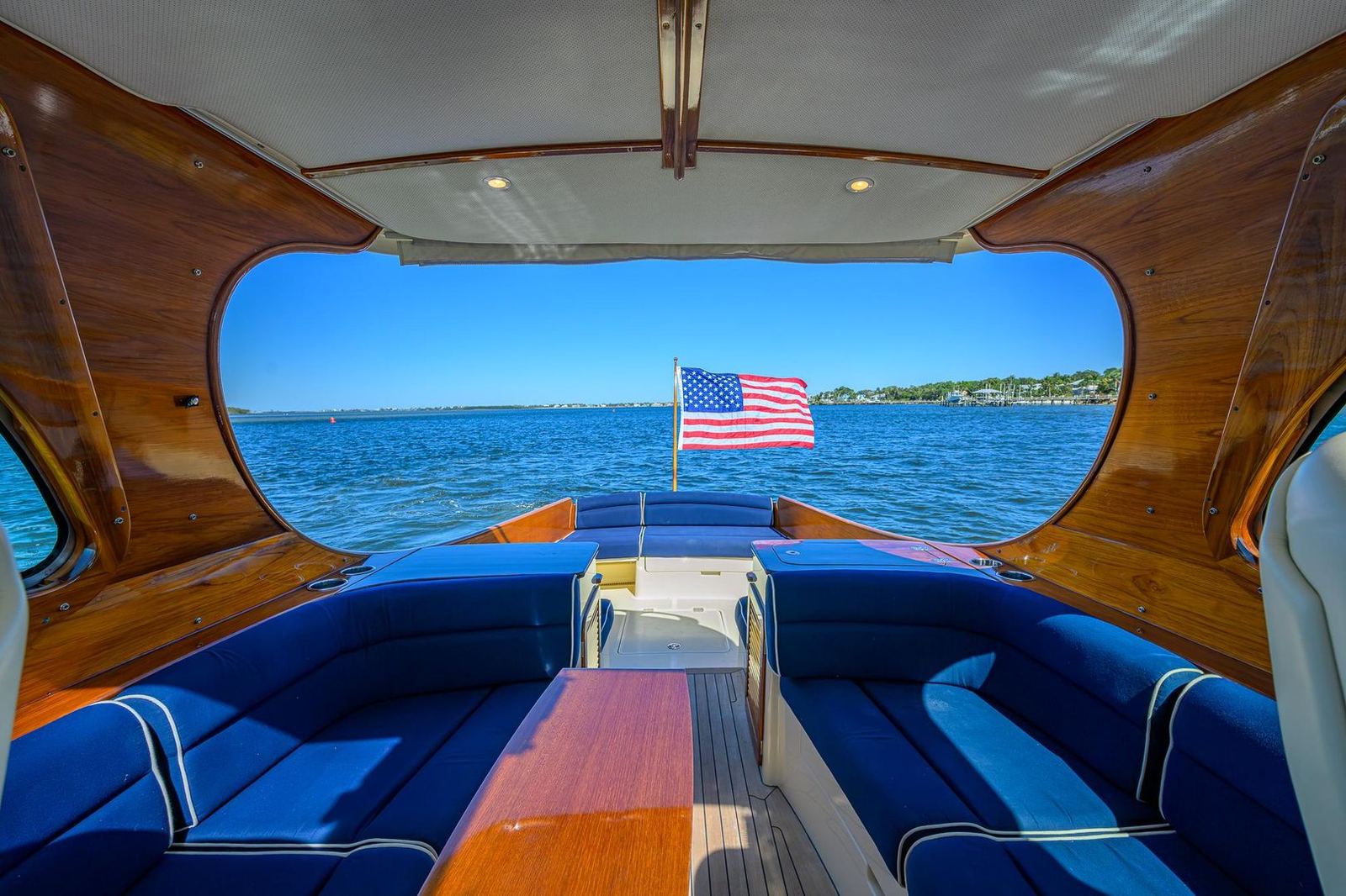 2010 Hinckley Picnic Boat 37 MKIII CARA MIA — photo 9