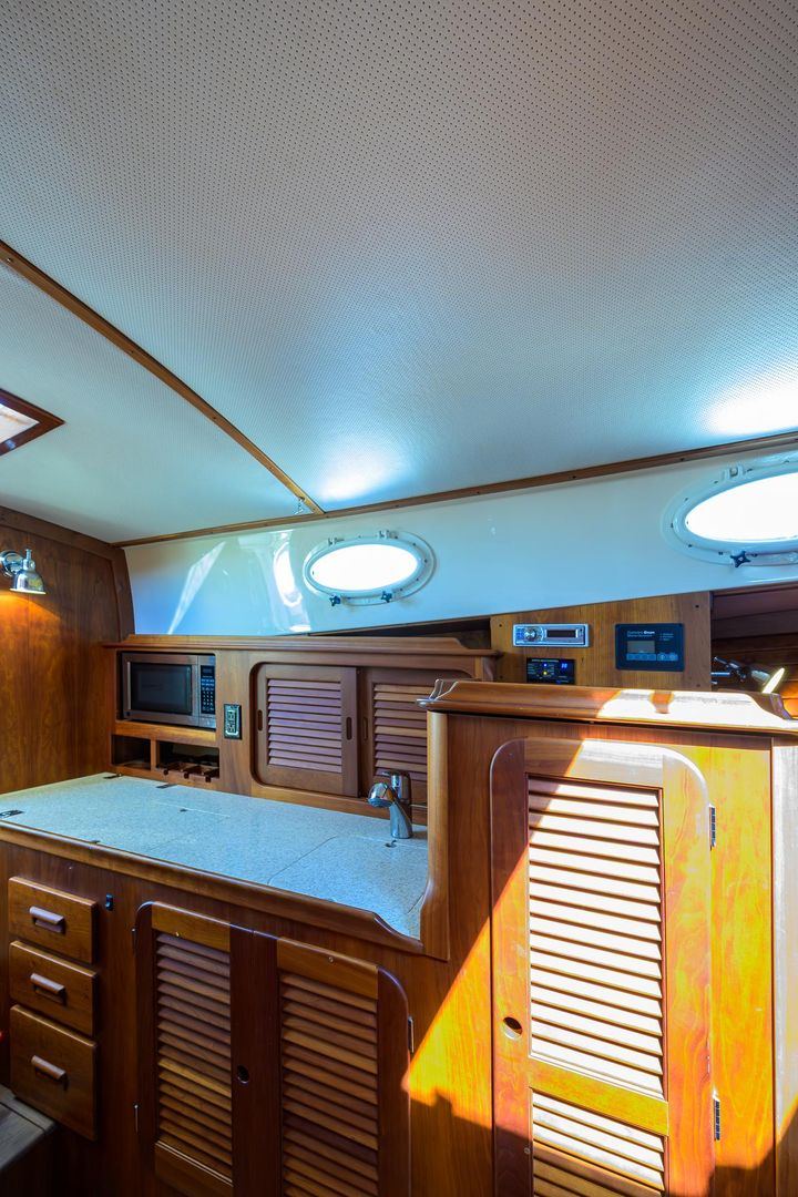 2010 Hinckley Picnic Boat 37 MKIII CARA MIA — photo 17