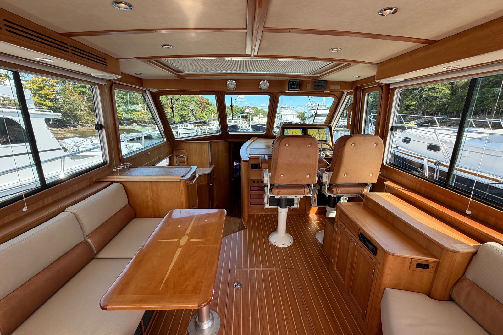 2011 Sabre 40 Sedan Josephine B — photo 2