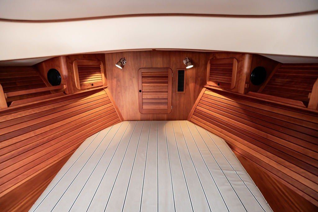 2012 Hinckley Picnic Boat 37 MKIII PANACEA — photo 4