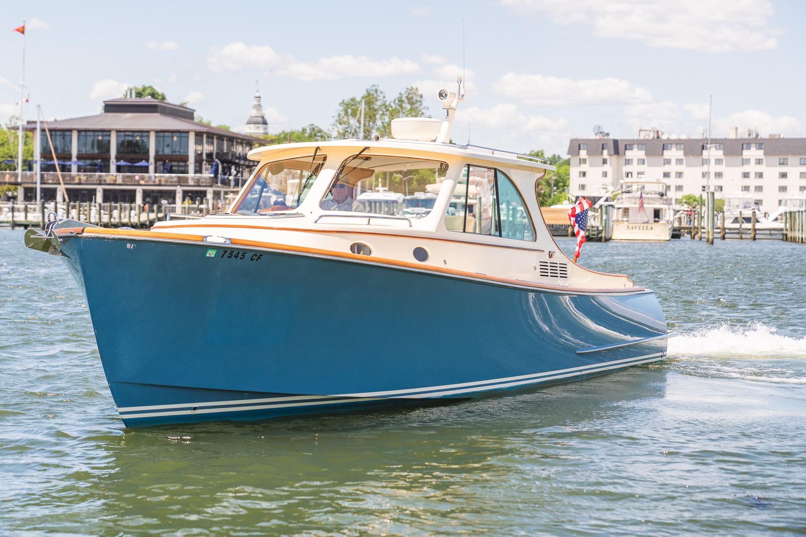 2013 Hinckley Talaria 34 CATS & DOGS — photo 2