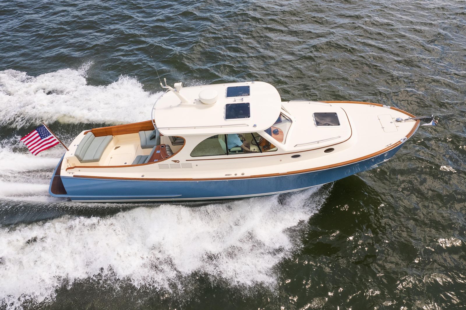 2013 Hinckley Talaria 34 CATS & DOGS — photo 4