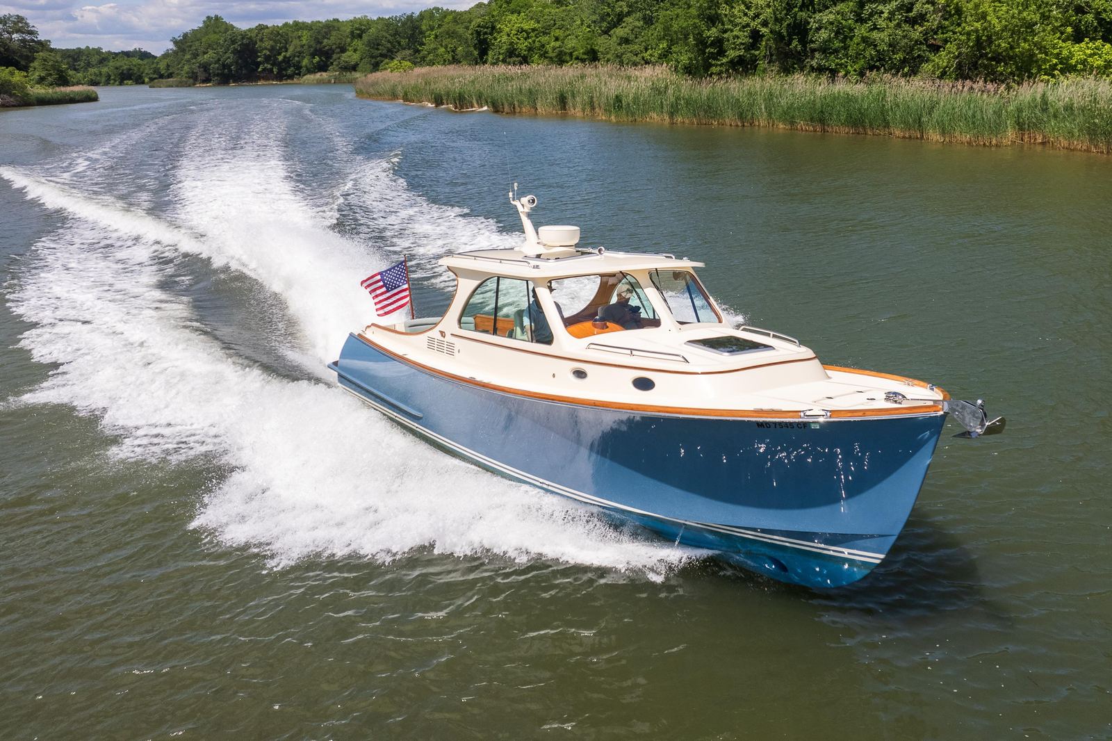 2013 Hinckley Talaria 34 CATS & DOGS — photo 9