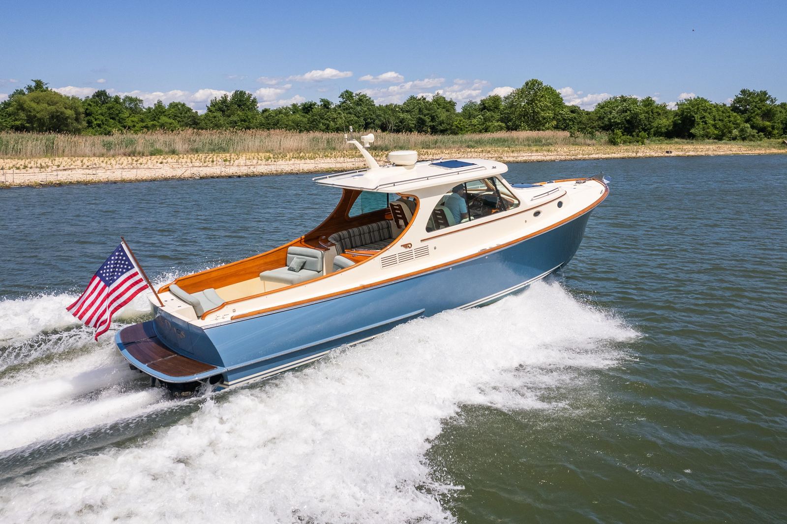 2013 Hinckley Talaria 34 CATS & DOGS — photo 10