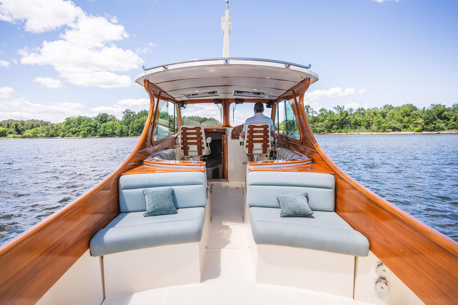 2013 Hinckley Talaria 34 CATS & DOGS — photo 15