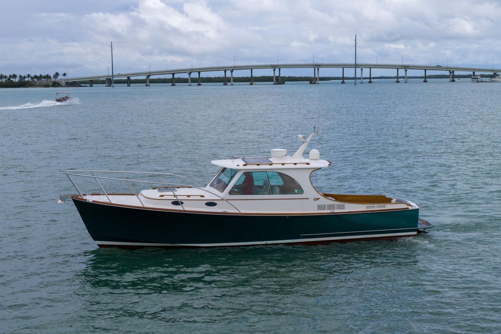2014 Hinckley Picnic Boat 37 MKIII RAMBLER II — photo 2