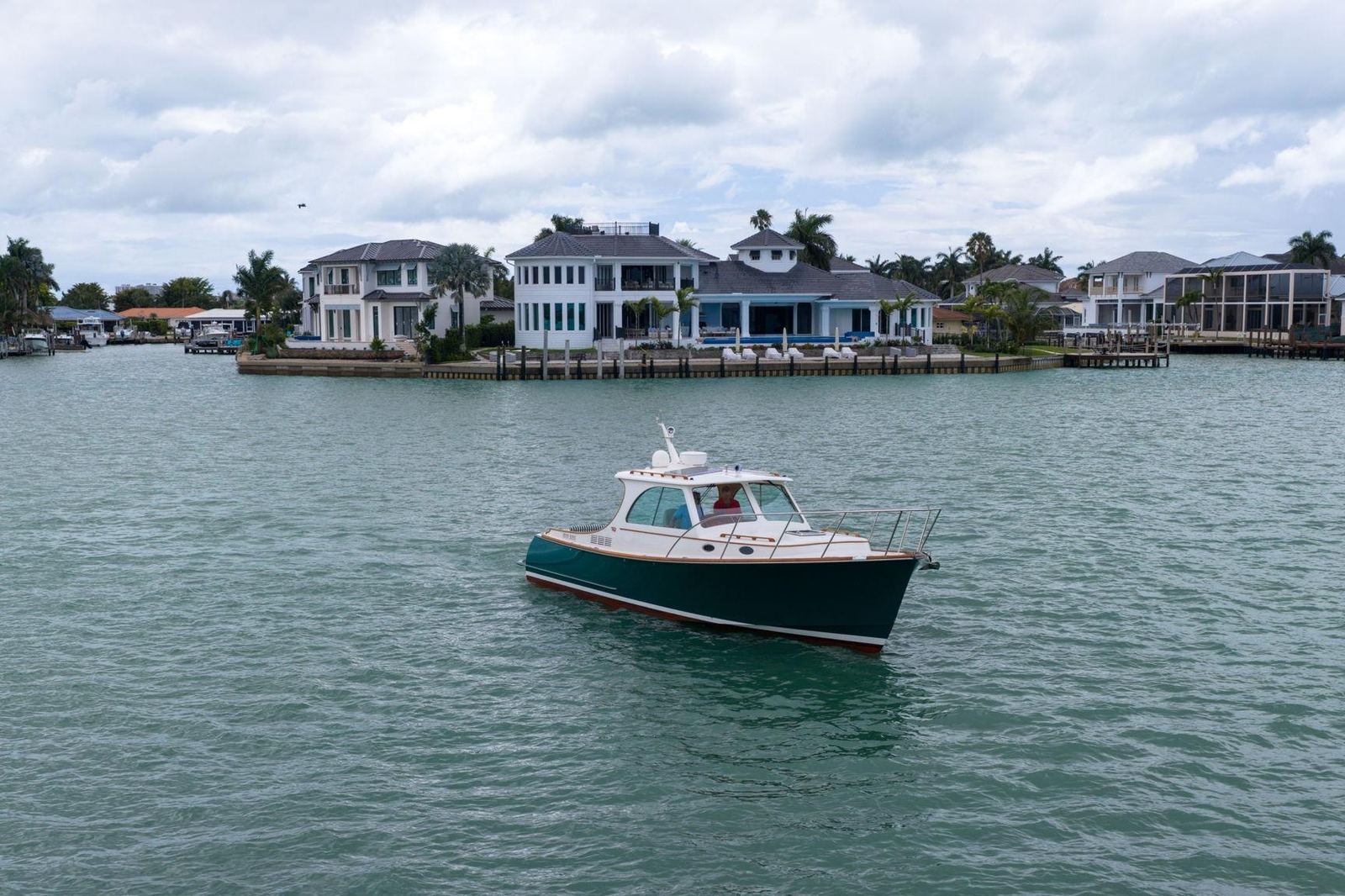 2014 Hinckley Picnic Boat 37 MKIII RAMBLER II — photo 4