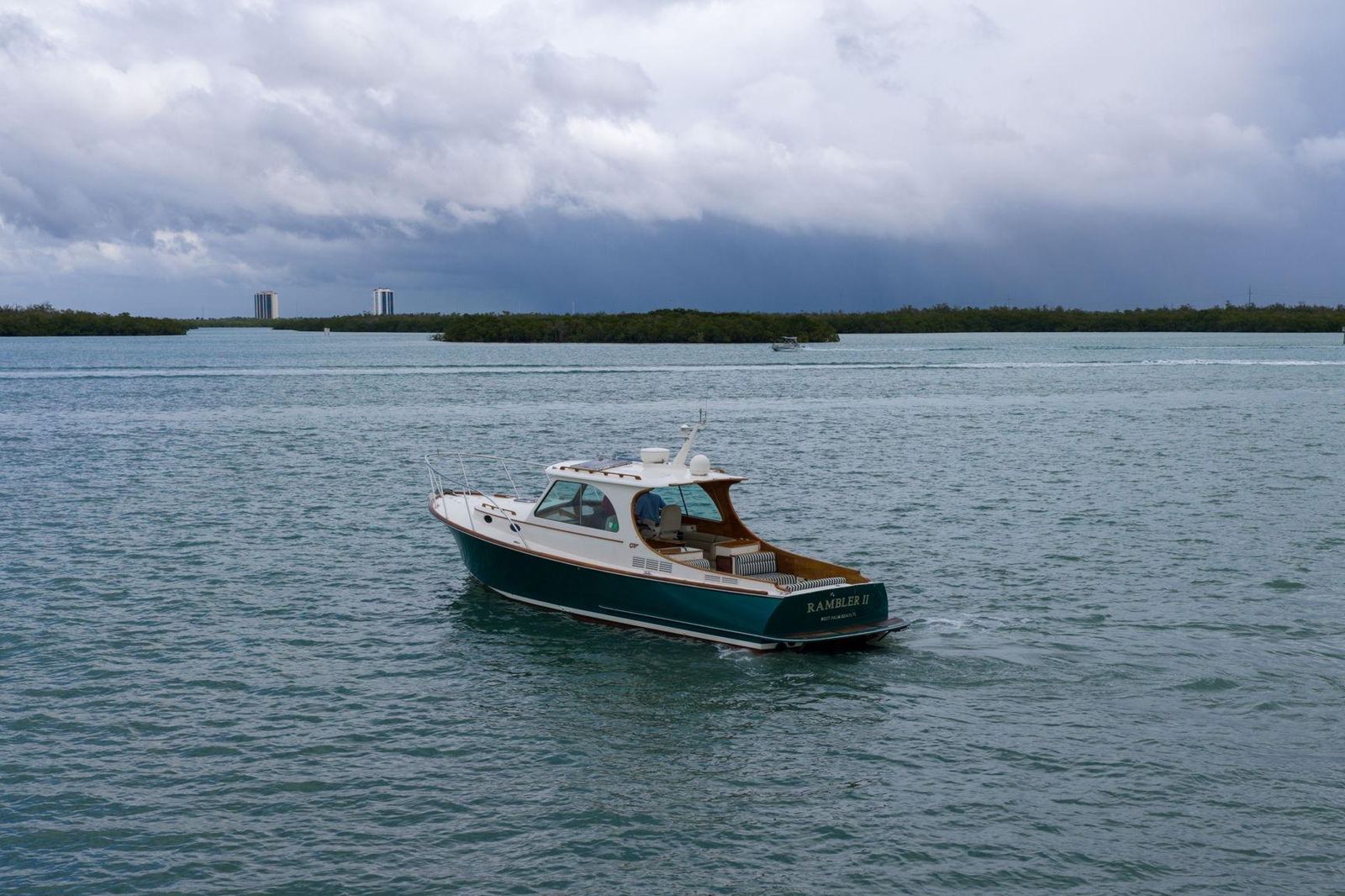 2014 Hinckley Picnic Boat 37 MKIII RAMBLER II — photo 7