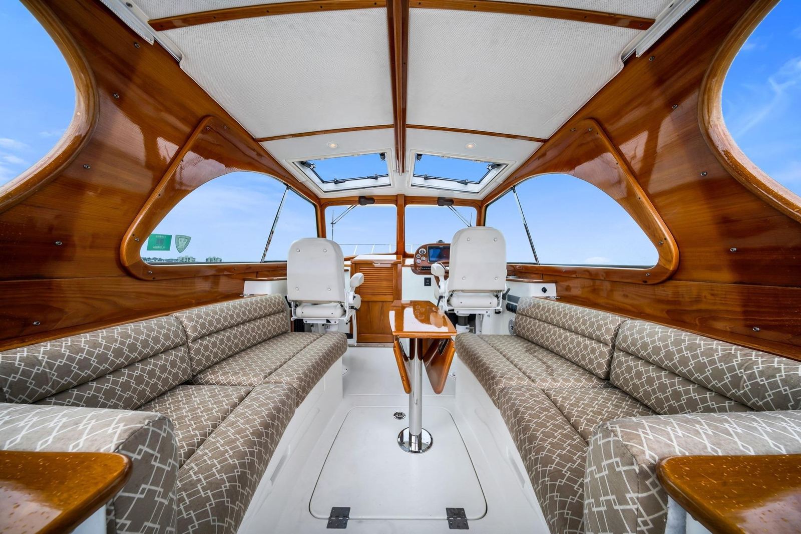 2014 Hinckley Picnic Boat 37 MKIII RAMBLER II — photo 12