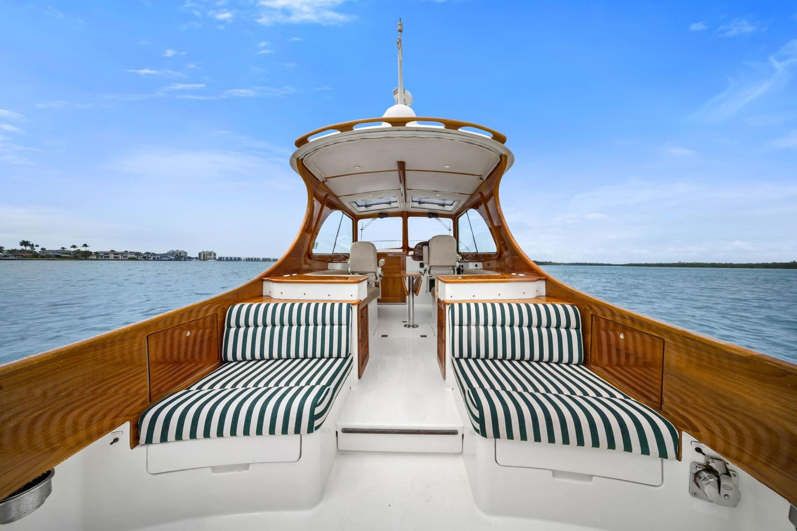 2014 Hinckley Picnic Boat 37 MKIII RAMBLER II — photo 13