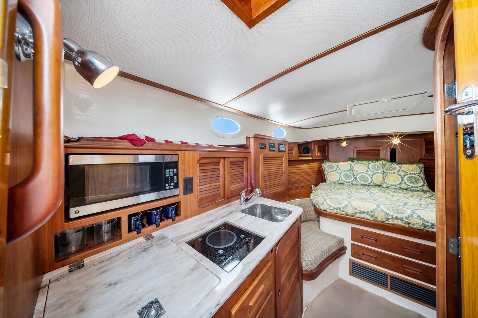 2014 Hinckley Picnic Boat 37 MKIII RAMBLER II — photo 17