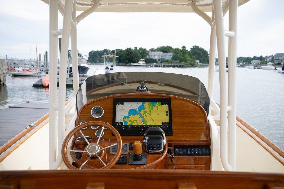 2014 Hinckley Talaria 29C DETAILS — photo 1