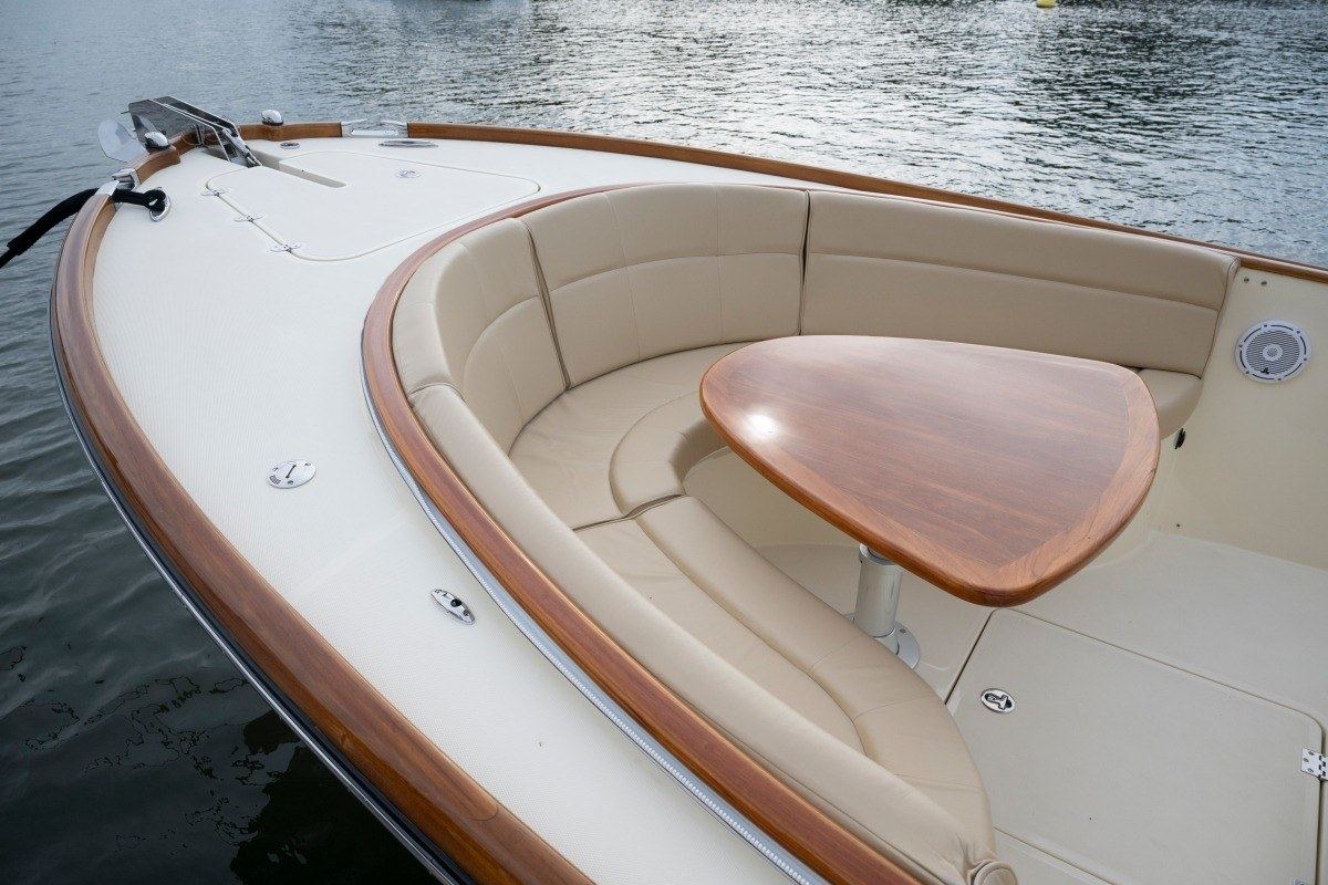 2014 Hinckley Talaria 29C DETAILS — photo 11