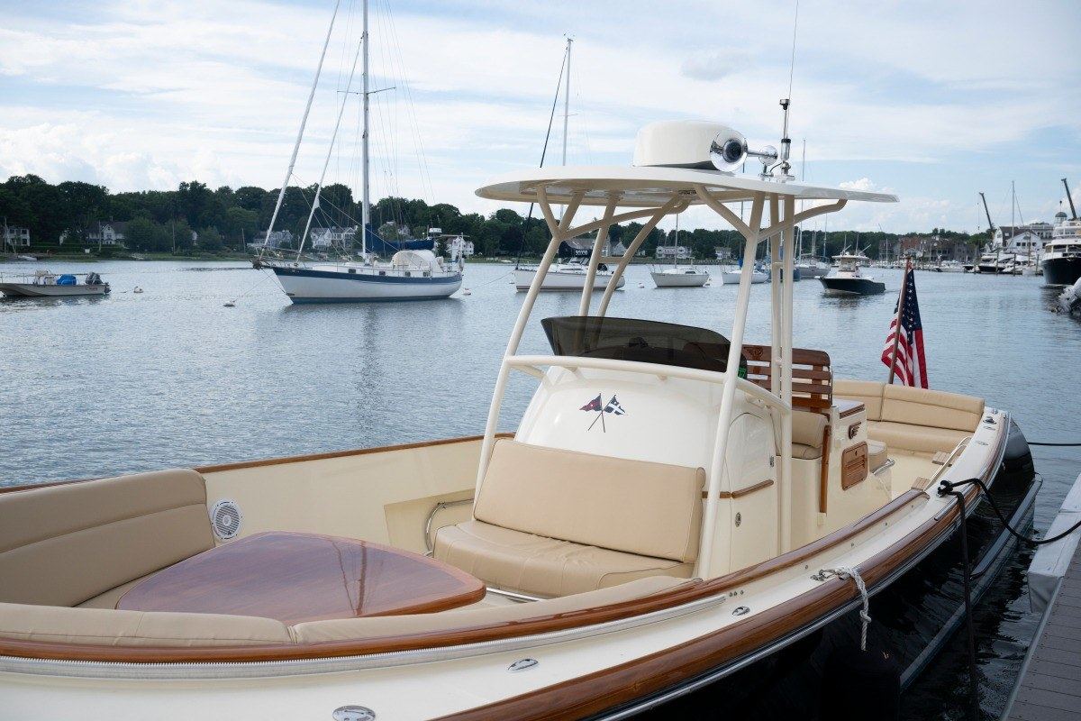 2014 Hinckley Talaria 29C DETAILS — photo 13